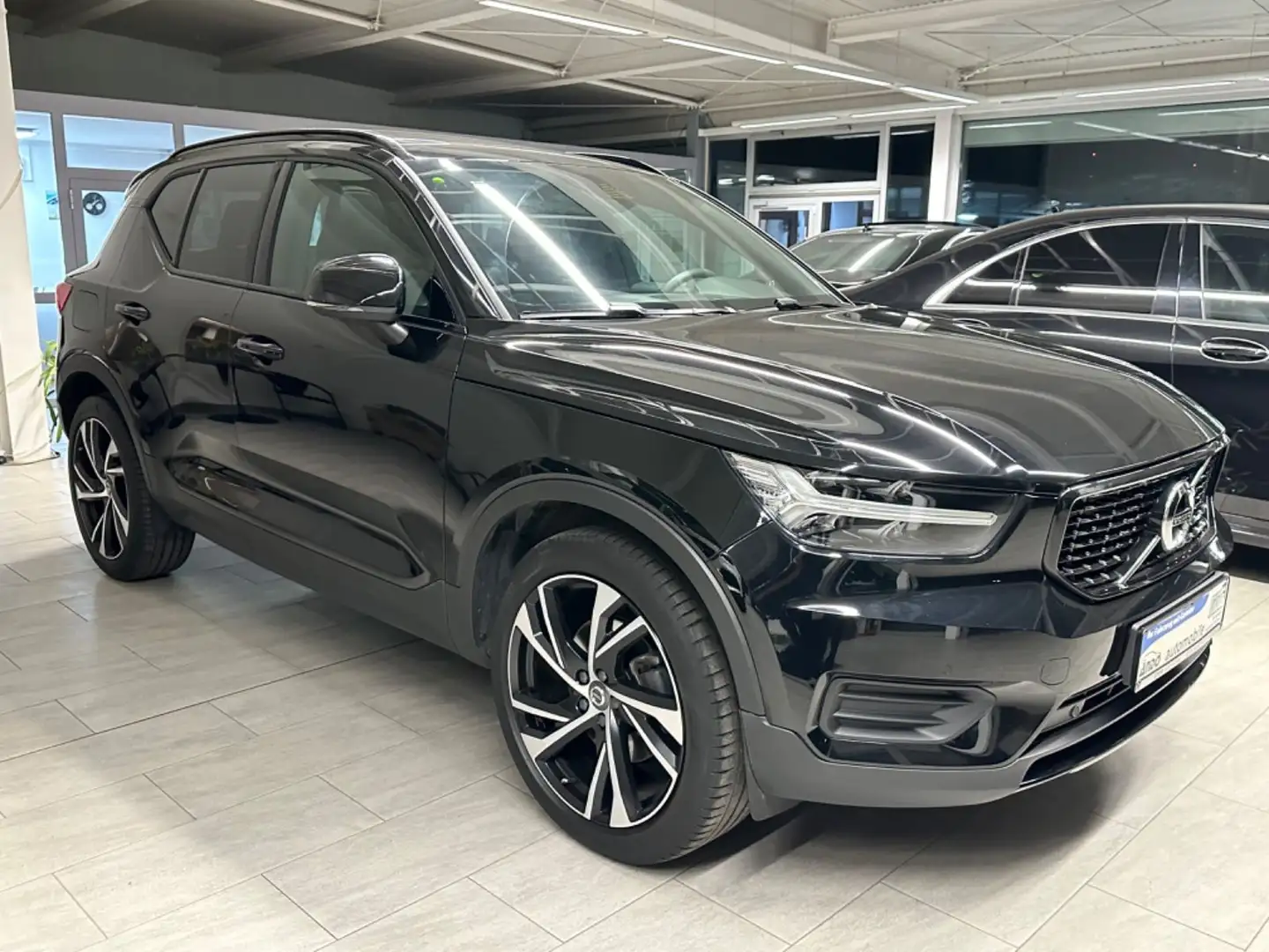 Volvo XC40 R-Design AWD LED/H&K/Kamera/Leder/CarPlay Schwarz - 2