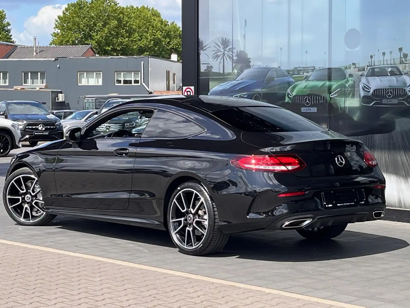 Mercedes-Benz C 200 Coupé 4MATIC AMG Pano Zwart - 2