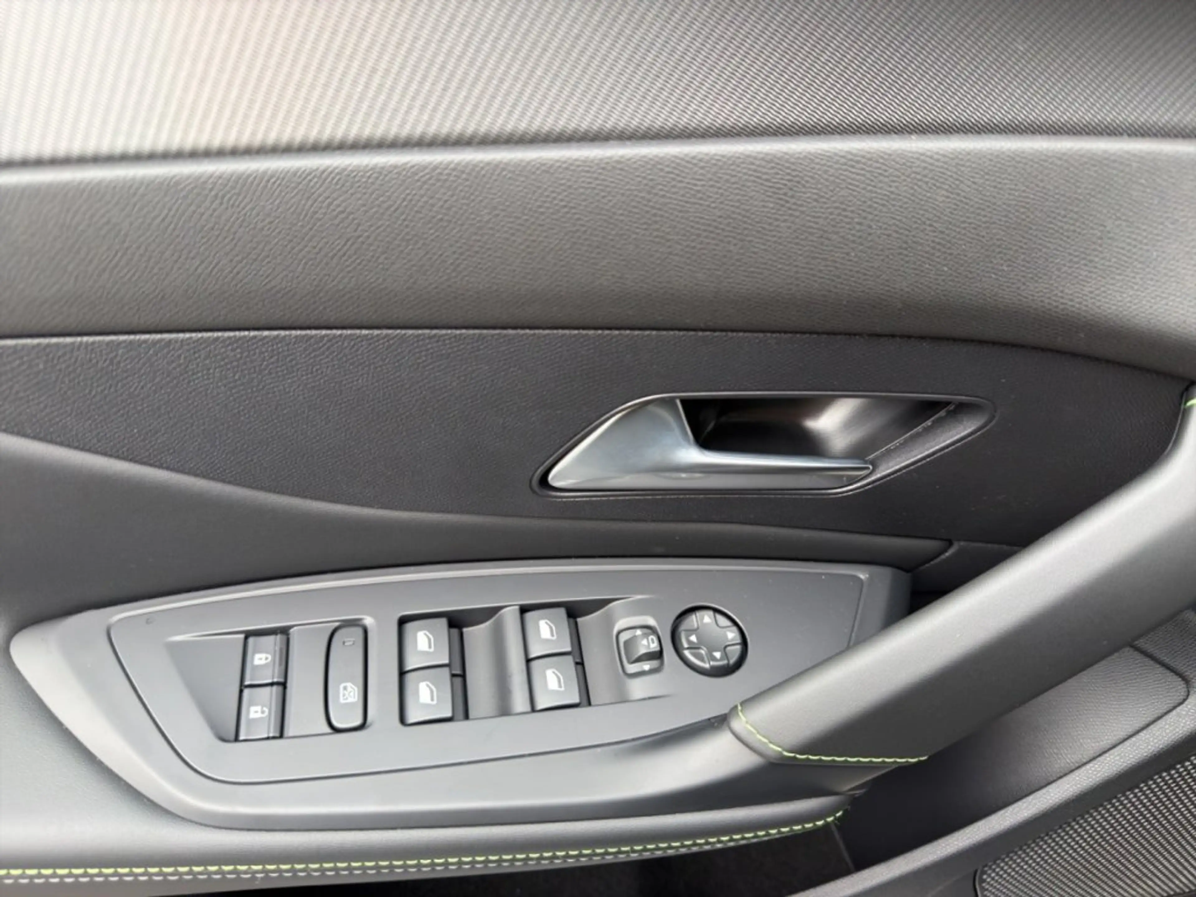 Peugeot 308 SW GT BHDi 130 EAT8 — photo 14