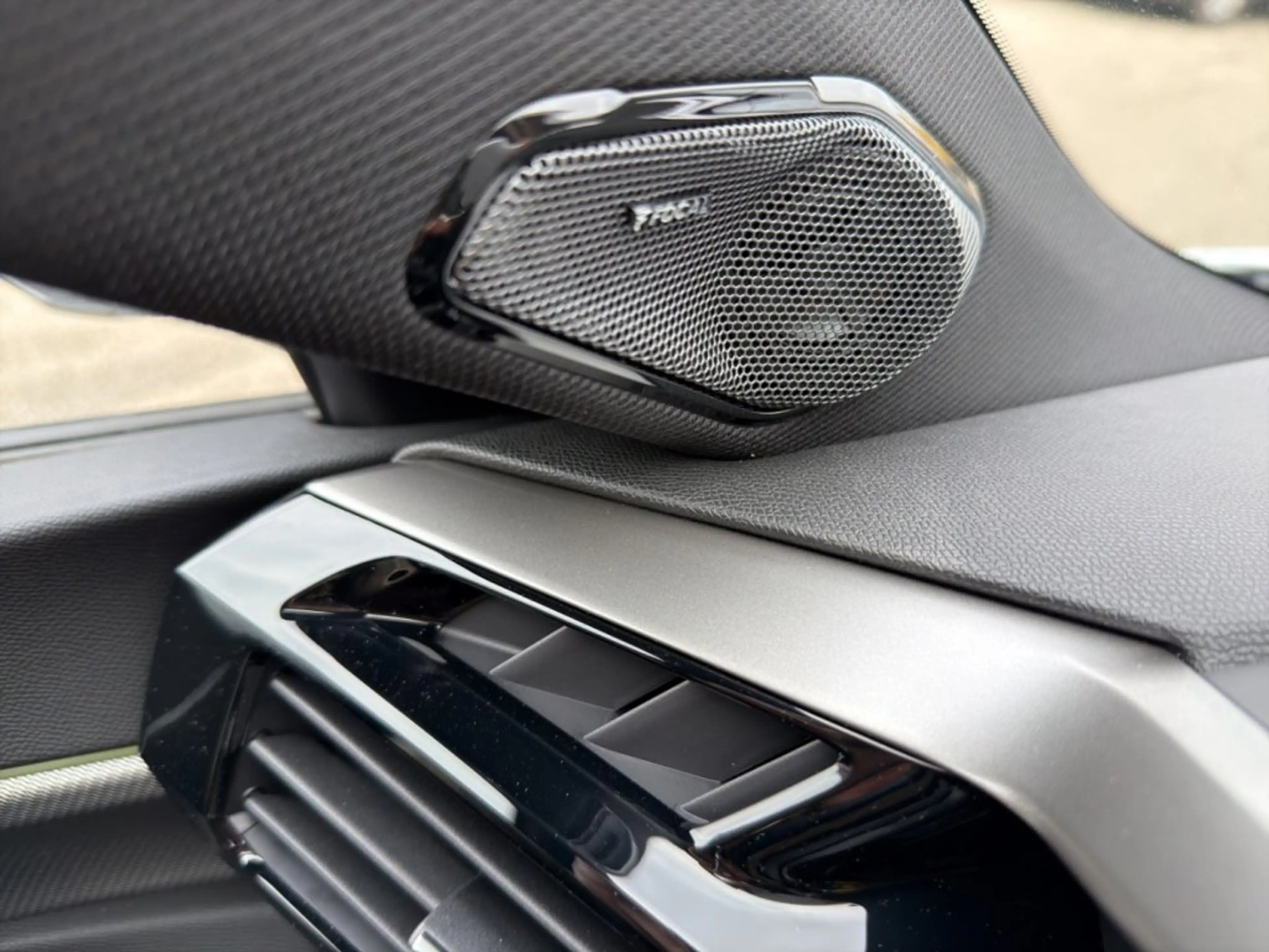 Peugeot 308 SW GT BHDi 130 EAT8 — photo 12