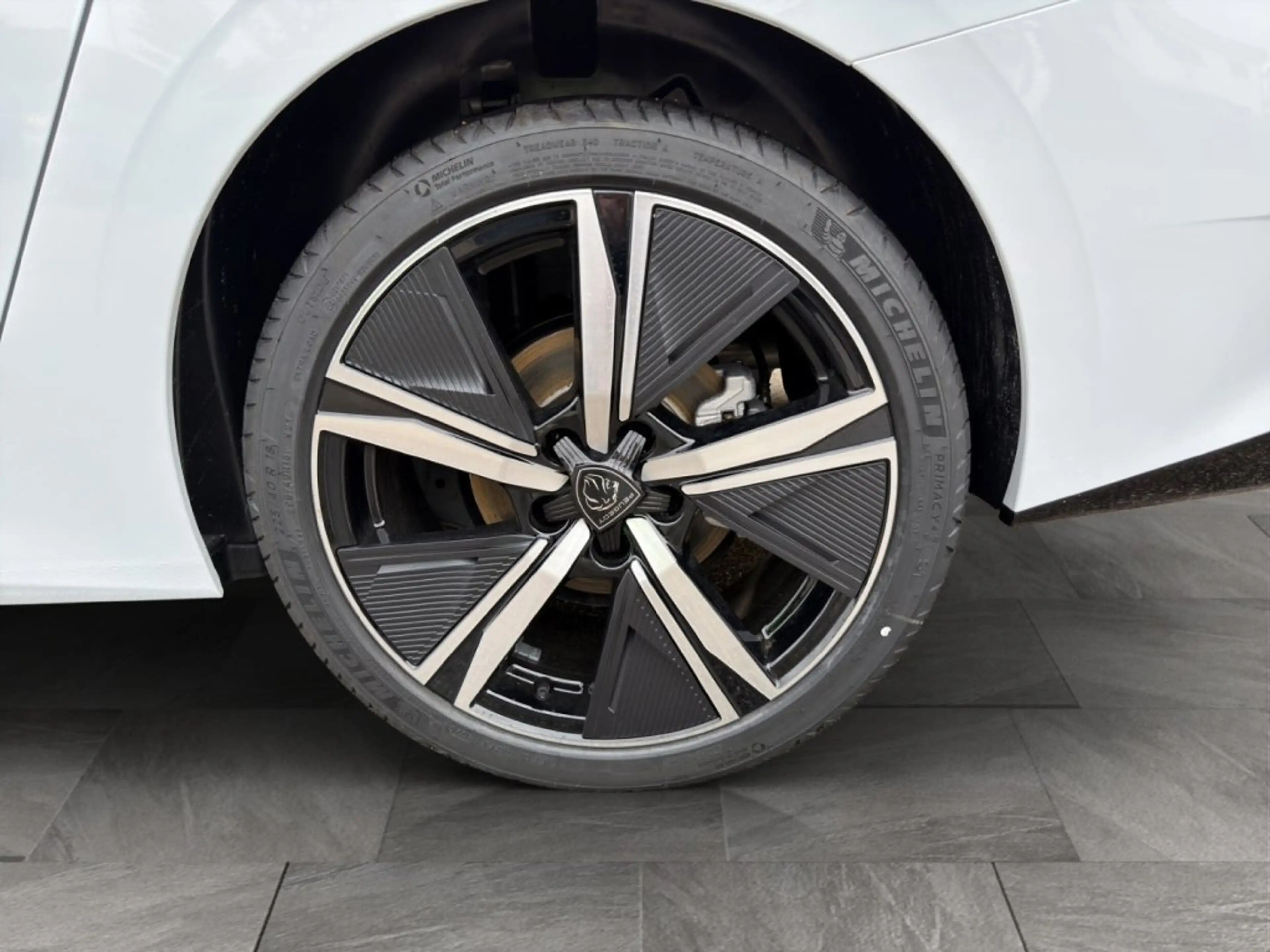 Peugeot 308 SW GT BHDi 130 EAT8 — photo 6