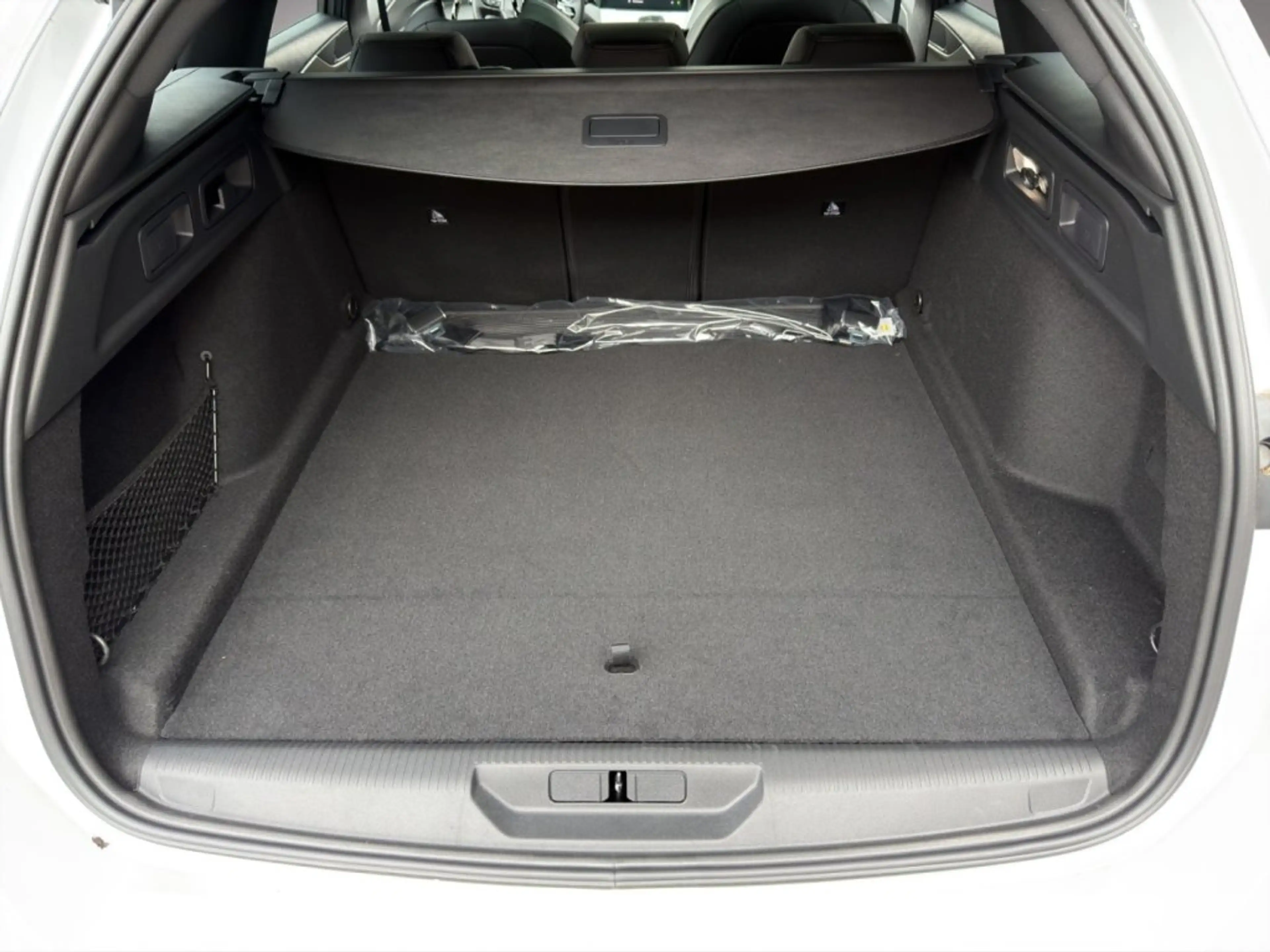 Peugeot 308 SW GT BHDi 130 EAT8 — photo 20