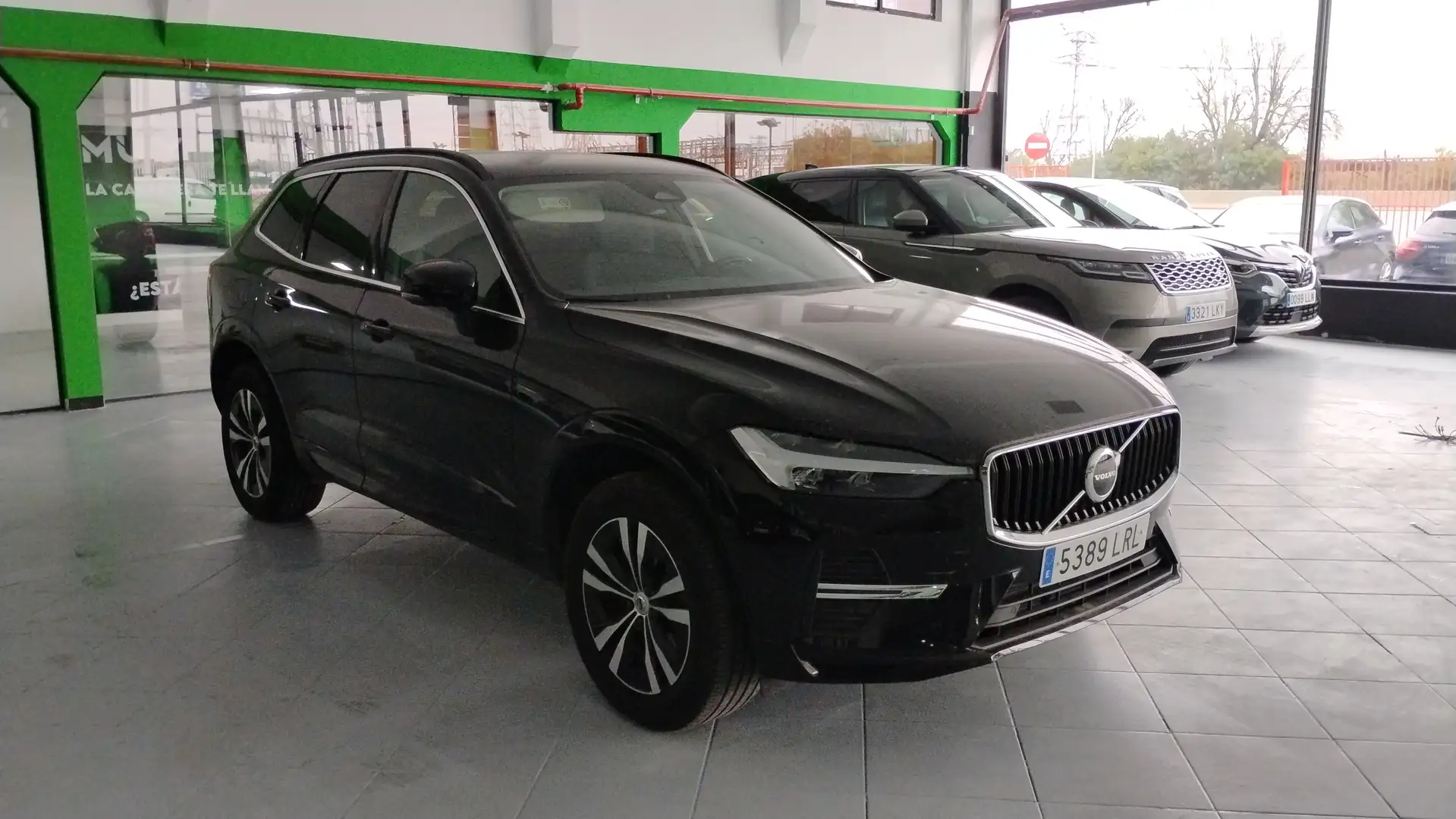 Volvo XC60 B4 Momentum Pro FWD Aut. Noir - 2