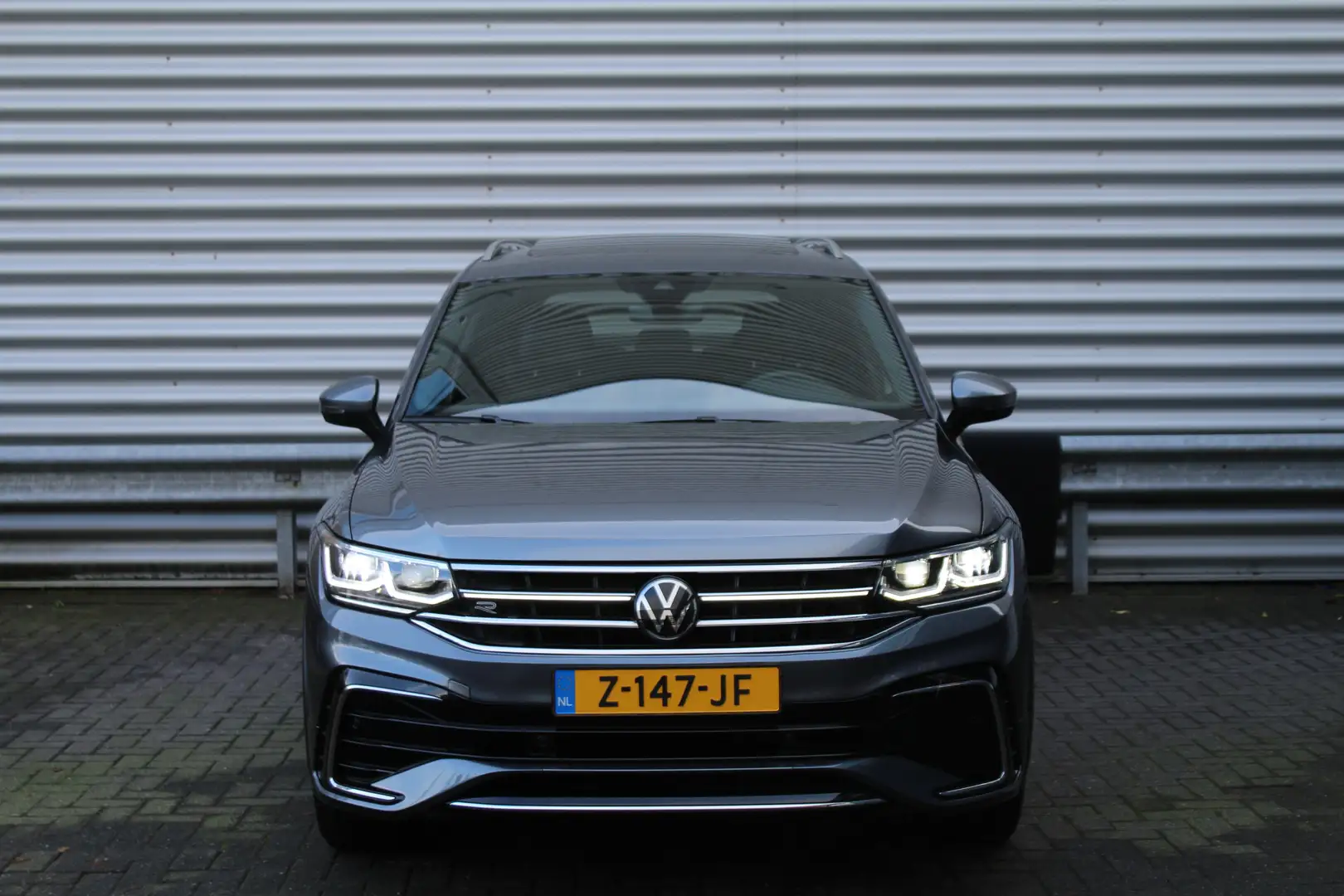 Volkswagen Tiguan Allspace 1.5 TSI 150pk R-Line 7p. DSG7 Panoramadak BTW Clim Grijs - 2