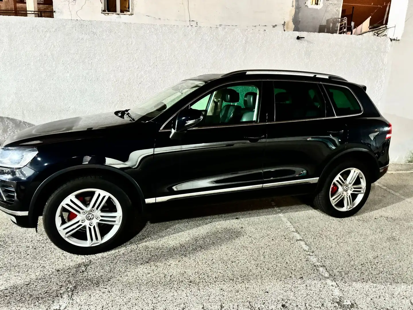 Volkswagen Touareg 3.0 v6 tdi executive 262cv tiptr Černá - 2