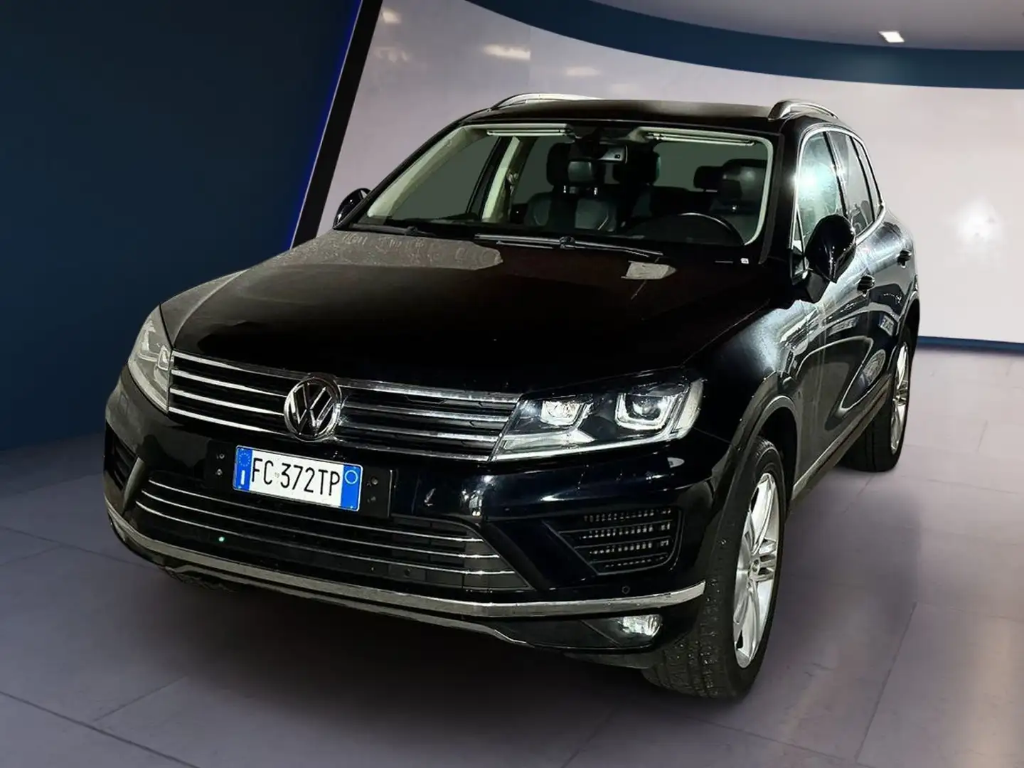Volkswagen Touareg 3.0 v6 tdi executive 262cv tiptr Černá - 1