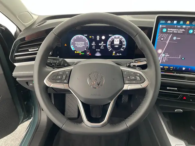 Volkswagen Passat view 13