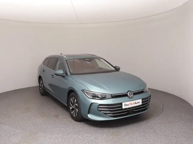 Volkswagen Passat view 2