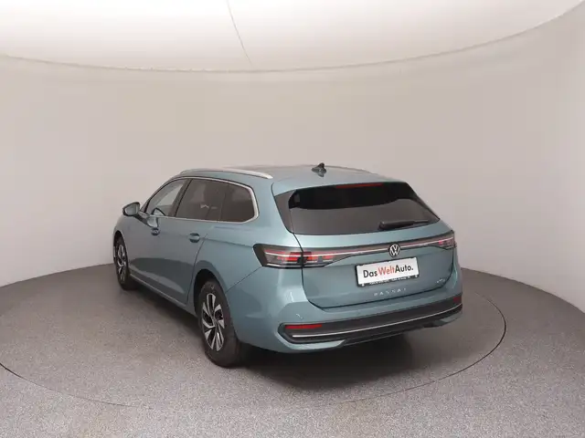 Volkswagen Passat view 5