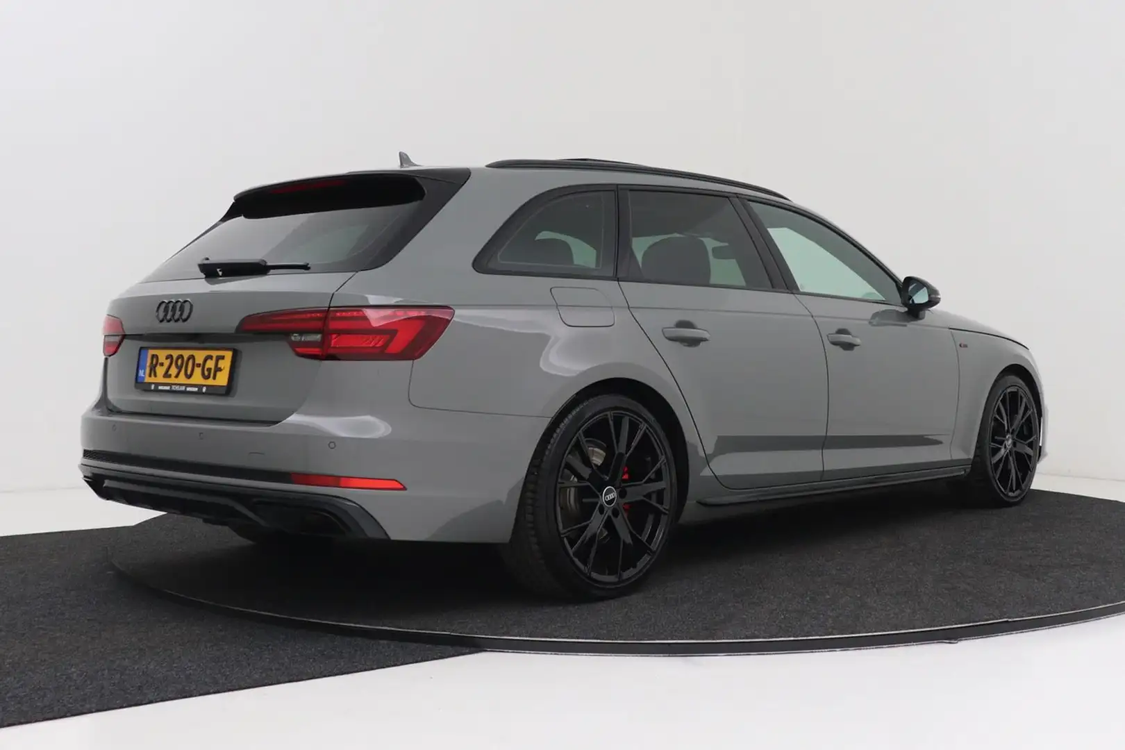 Audi A4 Avant 40 TFSI Sport S-line black edition | Panoram Grijs - 2
