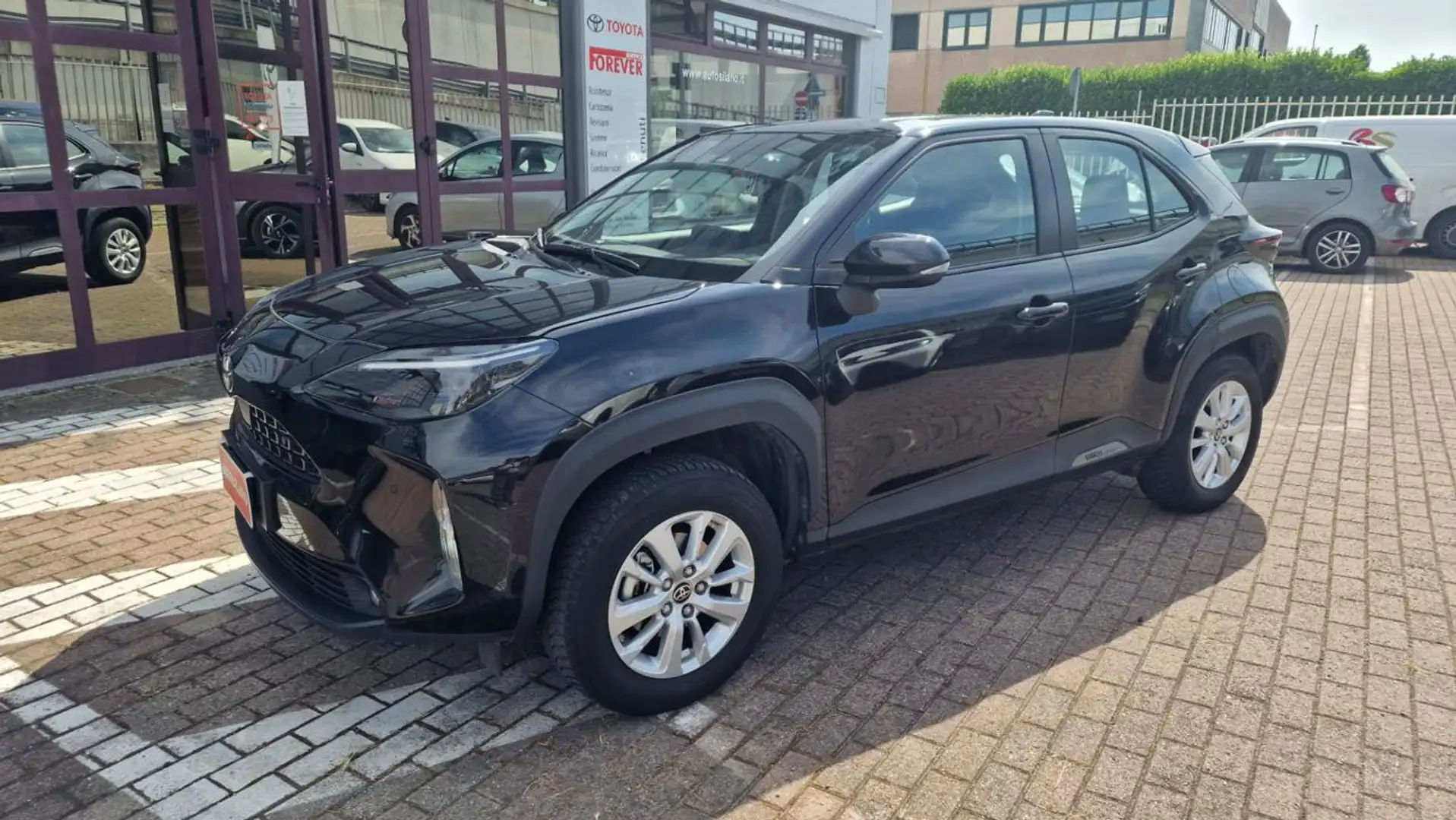 Toyota Yaris Cross 1.5 Hybrid 5p. E-CVT Business Gris - 1