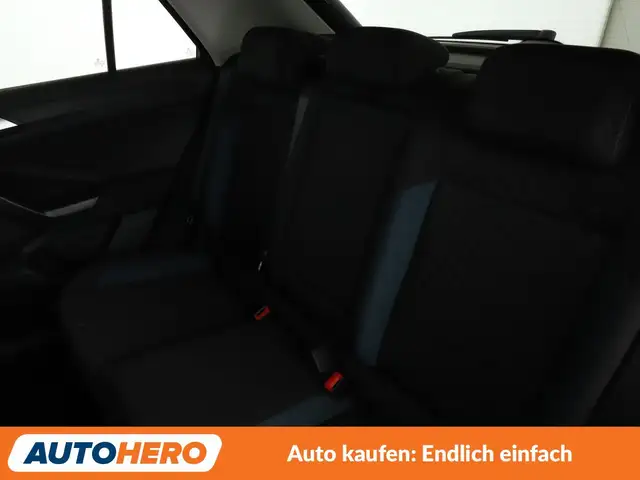 Volkswagen T-Roc view 15