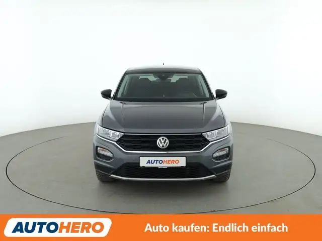 Volkswagen T-Roc view 9
