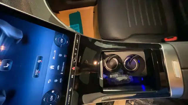 Mercedes-Benz GLC view 15
