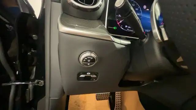 Mercedes-Benz GLC view 13