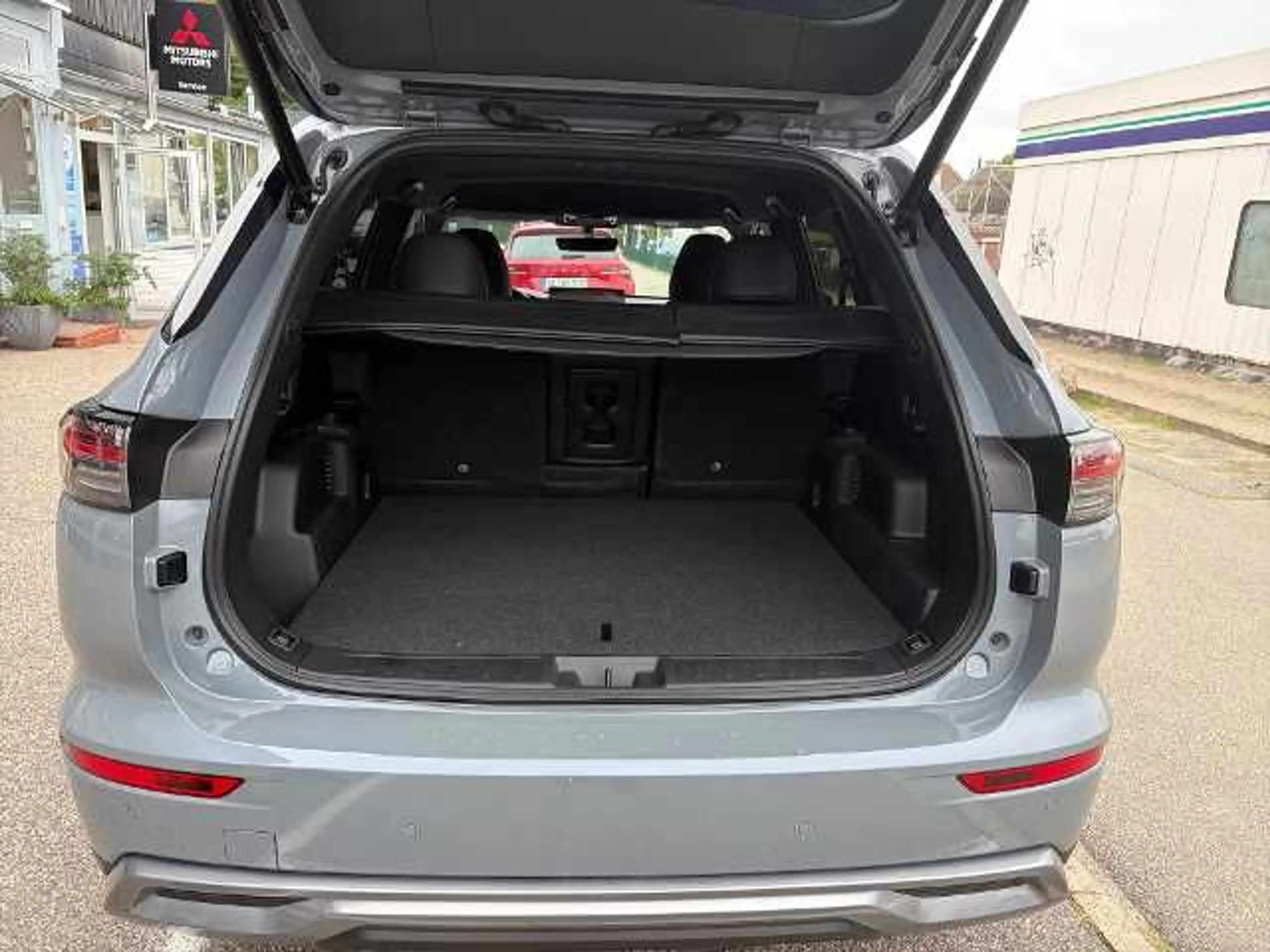 Mitsubishi Outlander 2.4L PHEV Select ´´360° + SHZ´´ — photo 9