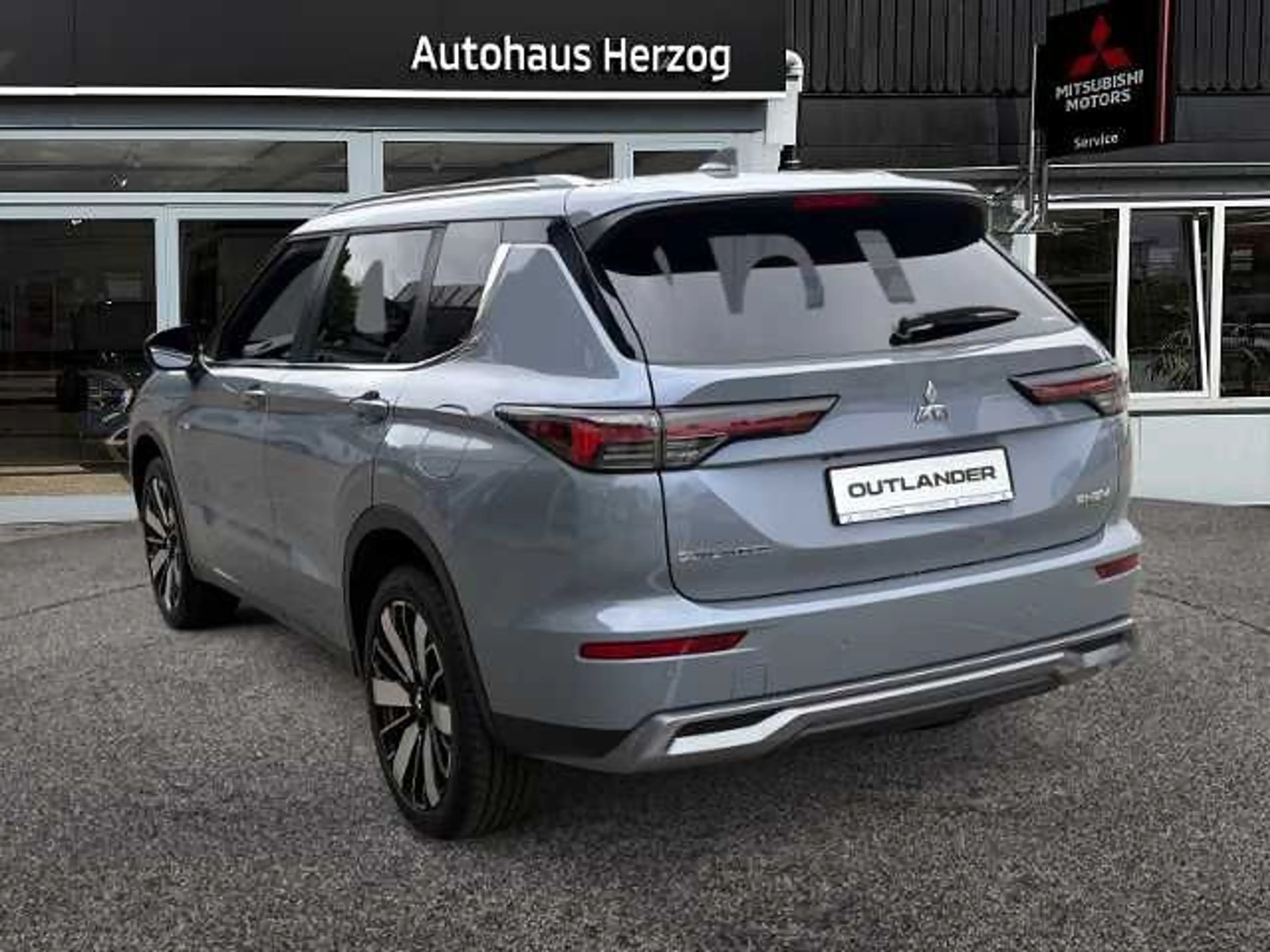 Mitsubishi Outlander 2.4L PHEV Select ´´360° + SHZ´´ — photo 4