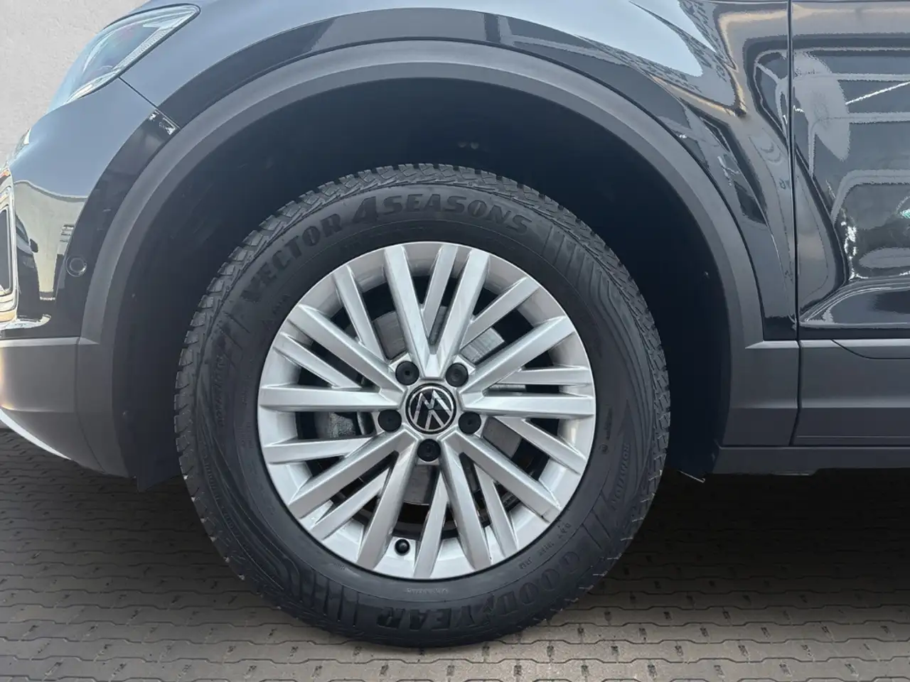 Volkswagen T-Roc Life 1.5 TSI DSG Ganzj.Reifen Led Kamera Navi 6