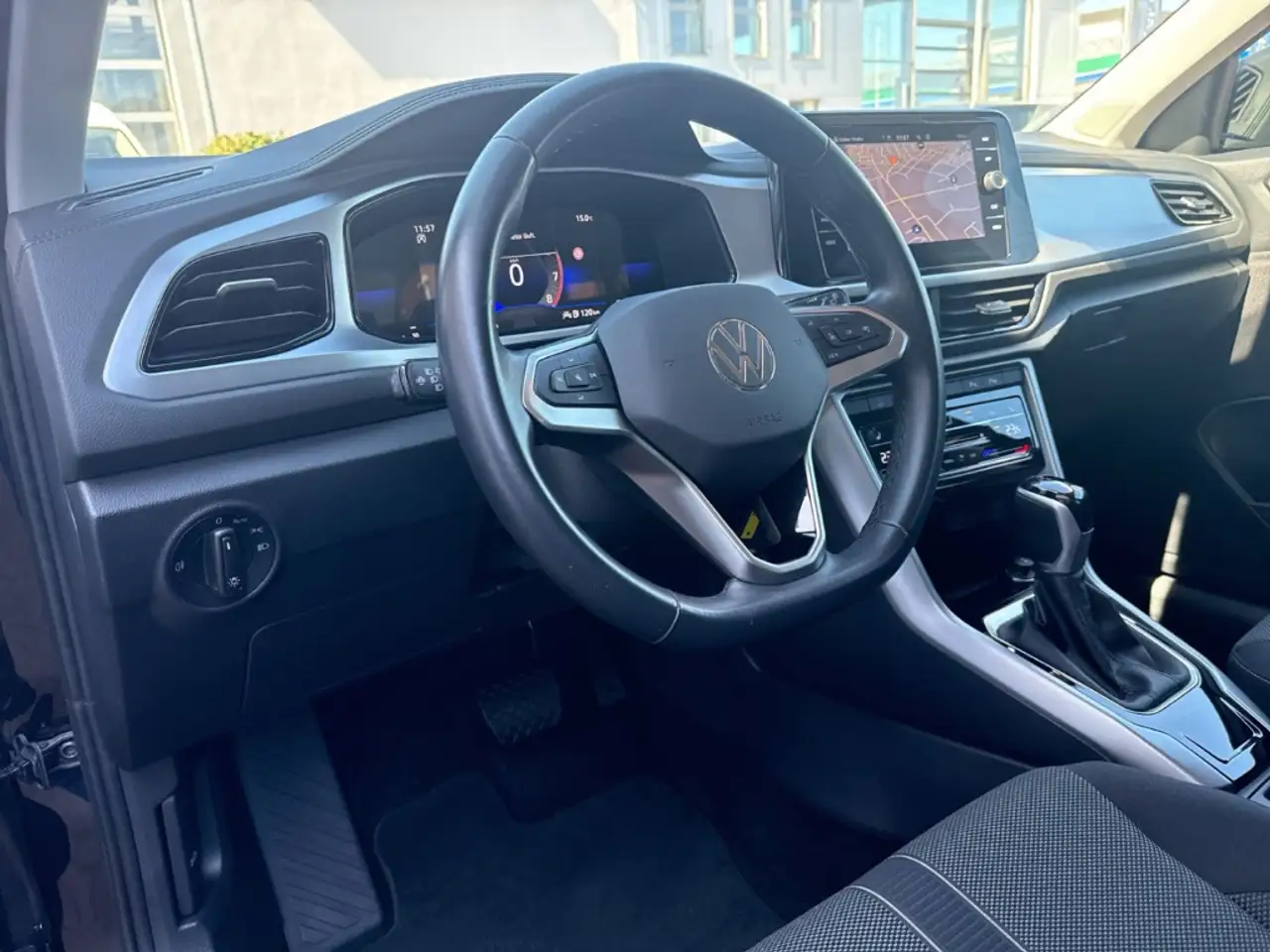 Volkswagen T-Roc Life 1.5 TSI DSG Ganzj.Reifen Led Kamera Navi 9