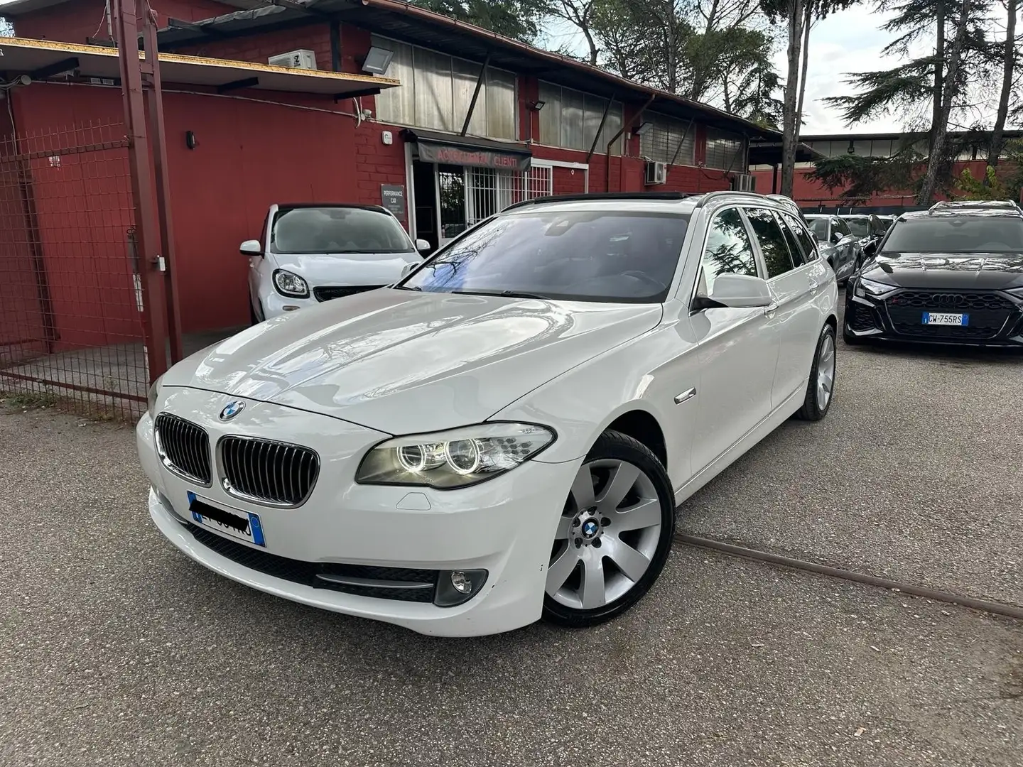 BMW 520 520d Touring Luxury Bianco - 2