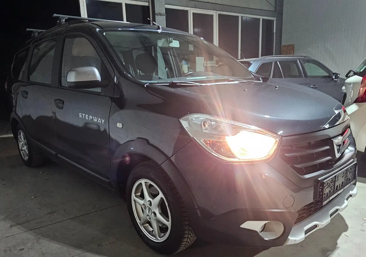 Dacia Lodgy STEPWAY 7SITZER Noir - 1
