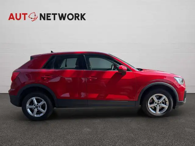 Audi Q2 view 8