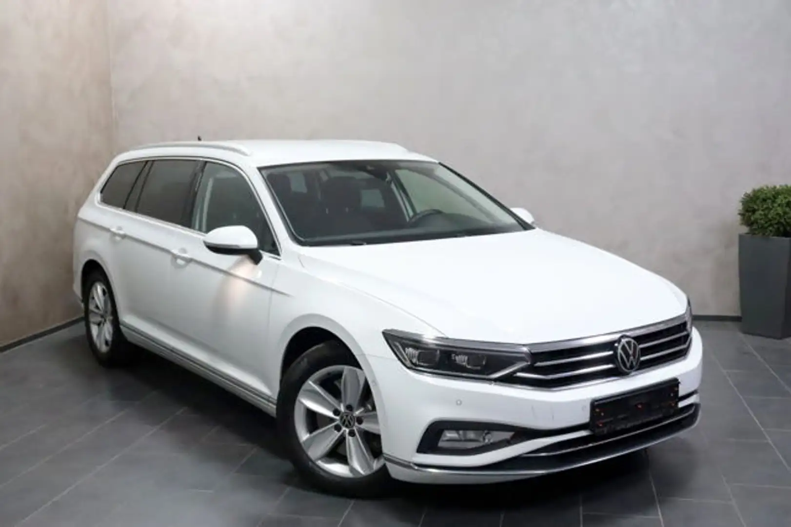 Volkswagen Passat Variant Elegance 4Motion DSG CAM ACC LED Blanco - 2