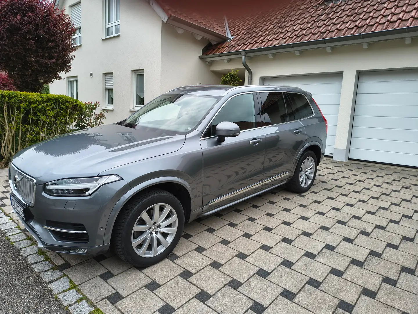 Volvo XC90 Inscription Grau - 1