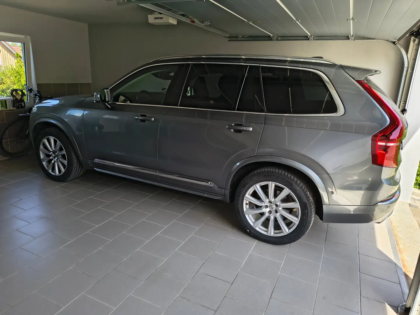 Volvo XC90 Inscription Grau - 2