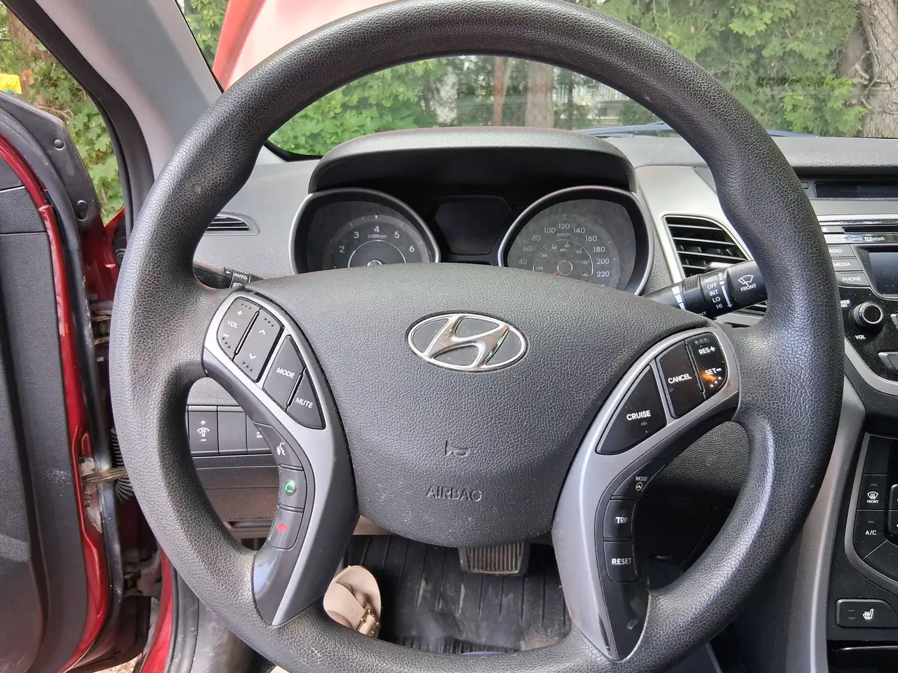 Hyundai ELANTRA снимка Hyundai ELANTRA
