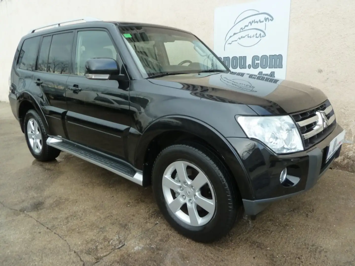 Mitsubishi Montero 3.2DI-D Intense Černá - 1