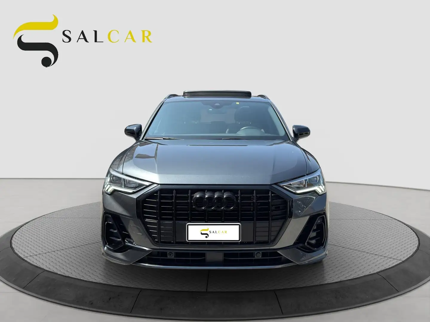 Audi Q3 35 2.0 150cv Identity Black s-tronic Tetto 2024 Grigio - 2