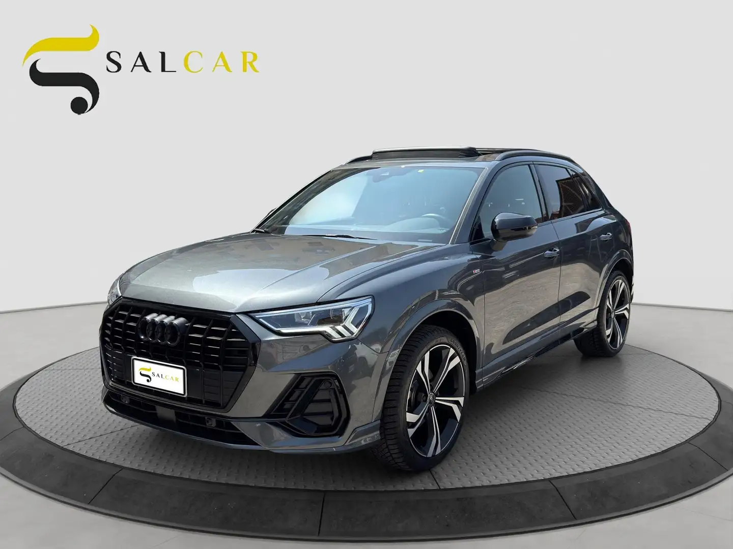 Audi Q3 35 2.0 150cv Identity Black s-tronic Tetto 2024 Grigio - 1