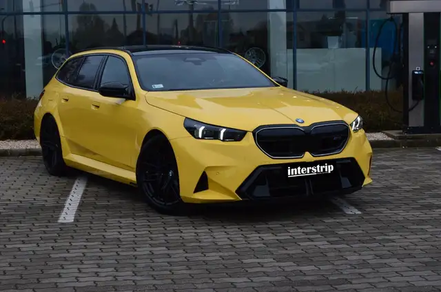 BMW M5 view 3