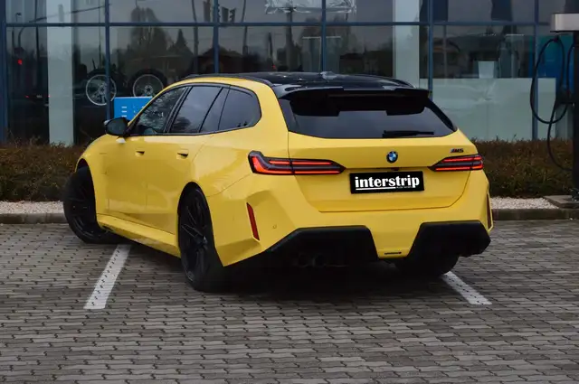 BMW M5 view 4