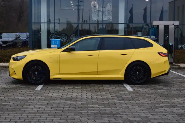 BMW M5 view 14