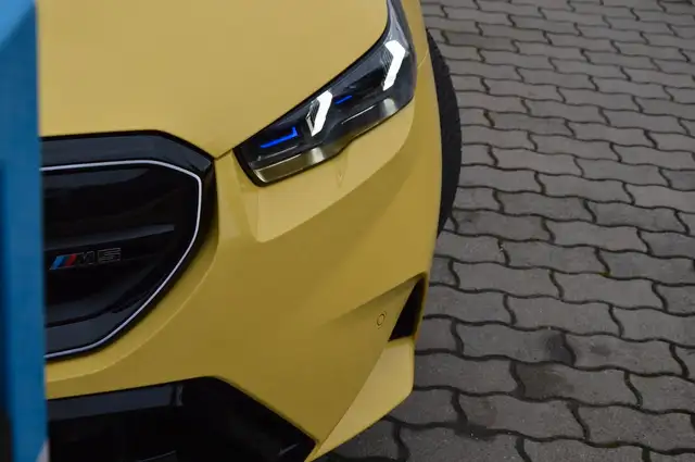 BMW M5 view 10