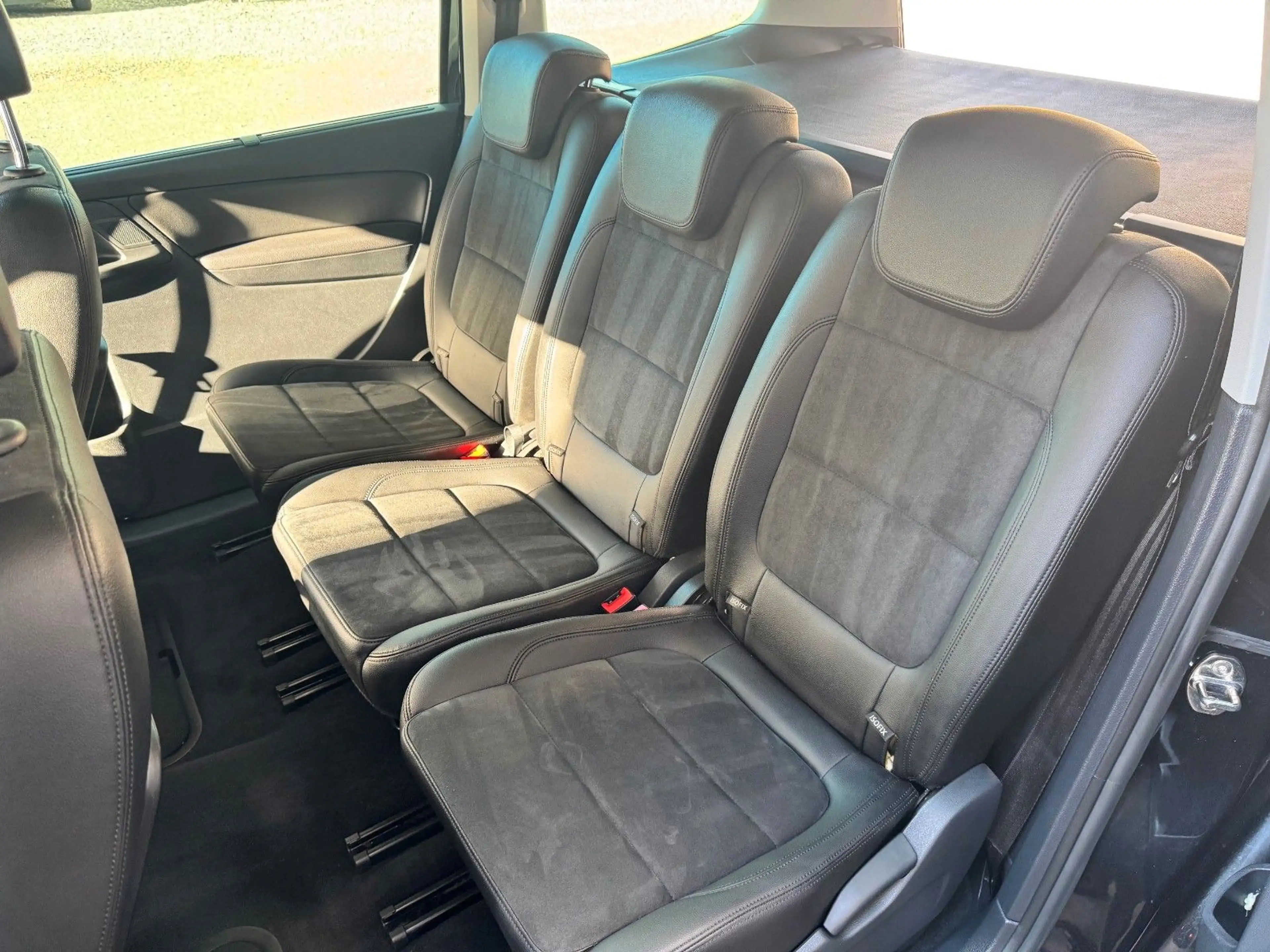 Volkswagen Sharan 2.0 TDI SCR 135kW DSG 4MOT BMT Highline — photo 13