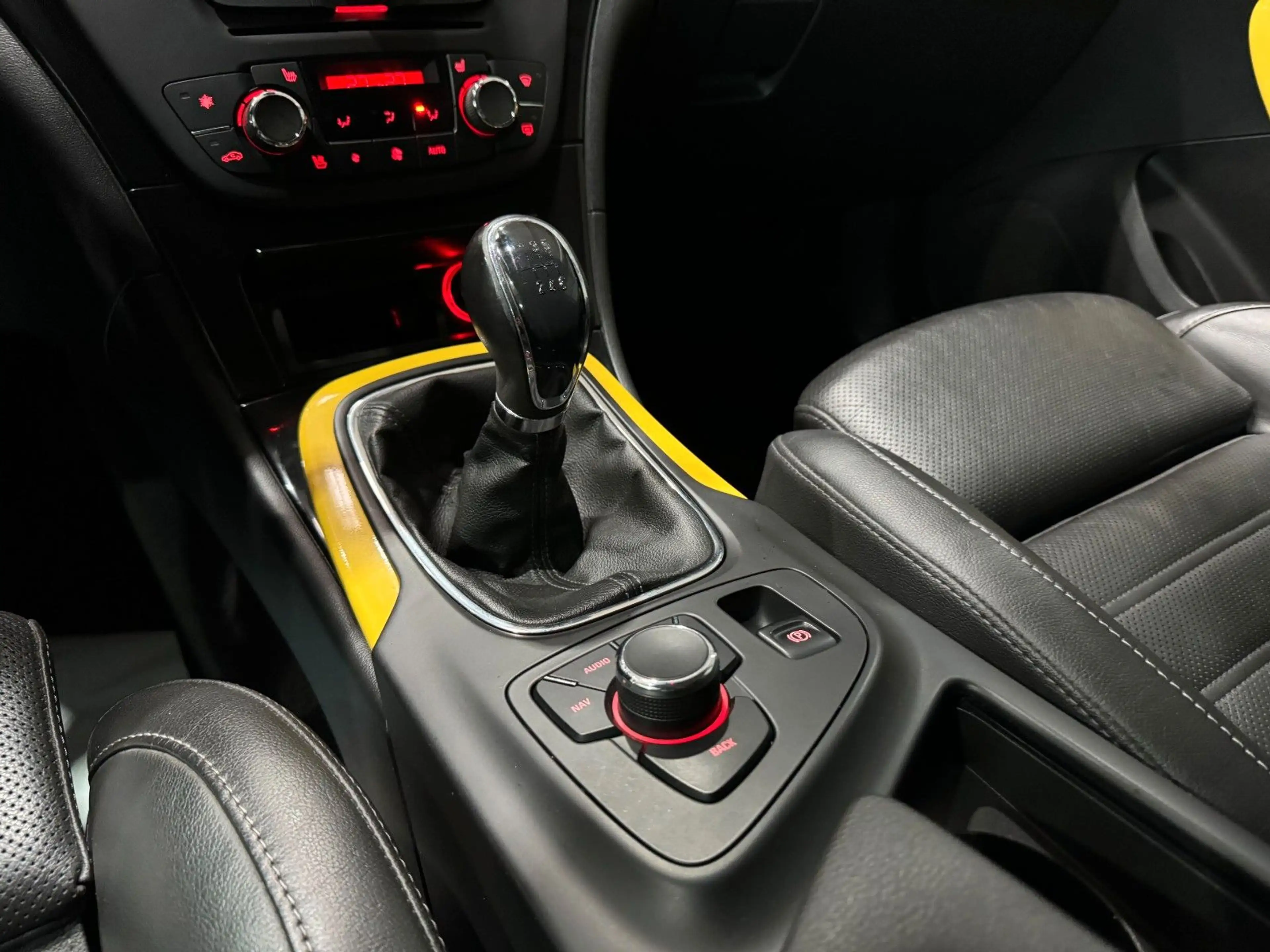 Opel Insignia A Sports Tourer Cosmo 2.0D NAVI SHZ AHK — photo 12