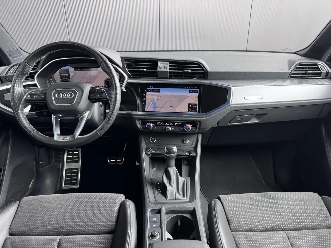 Audi Q3 45 TFSI e S Line BLACK OPTIC AFN. HAAK MATRIX LED, миниатюра 2