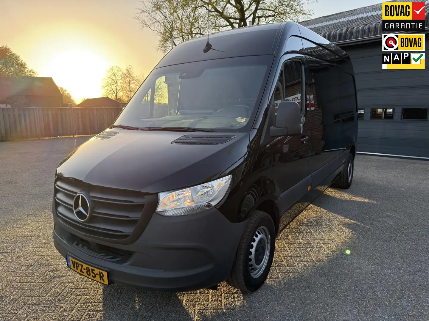 Mercedes-Benz Sprinter 211CDI Automaat L2H2 FWD Camera Navi Cruise Airco Zwart - 1