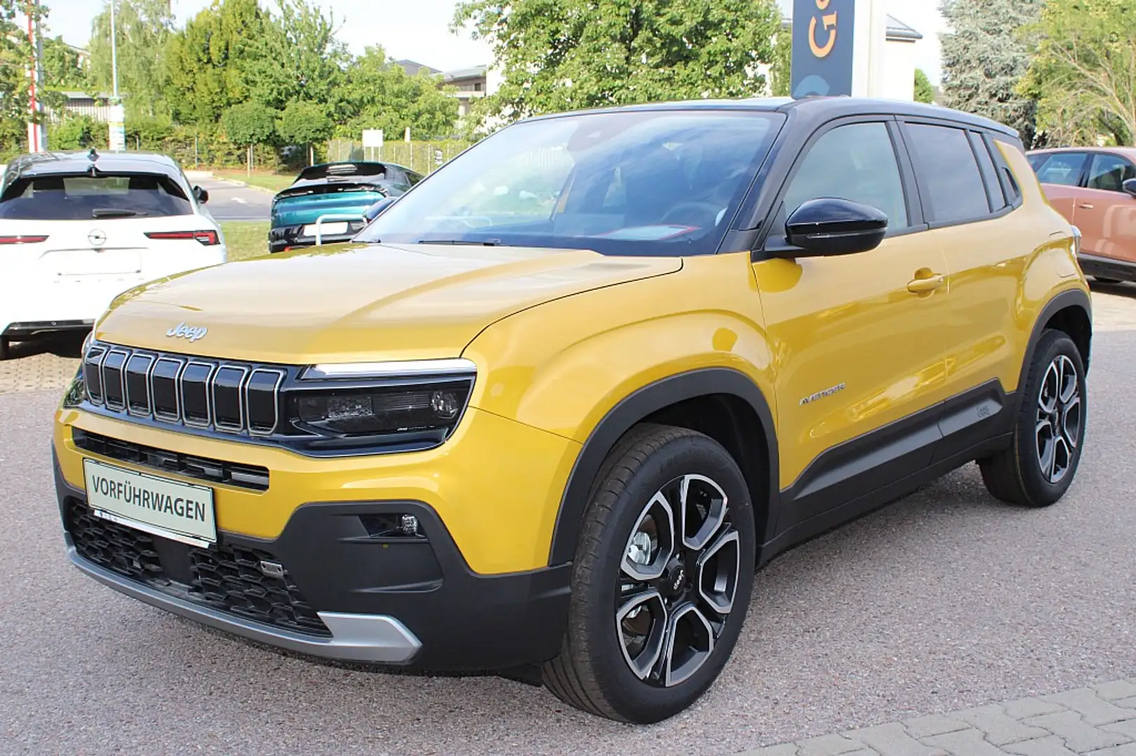 Jeep Avenger 1.2 GSE T3 Altitude Jaune - 1