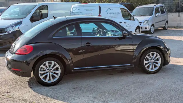 Volkswagen Beetle view 3