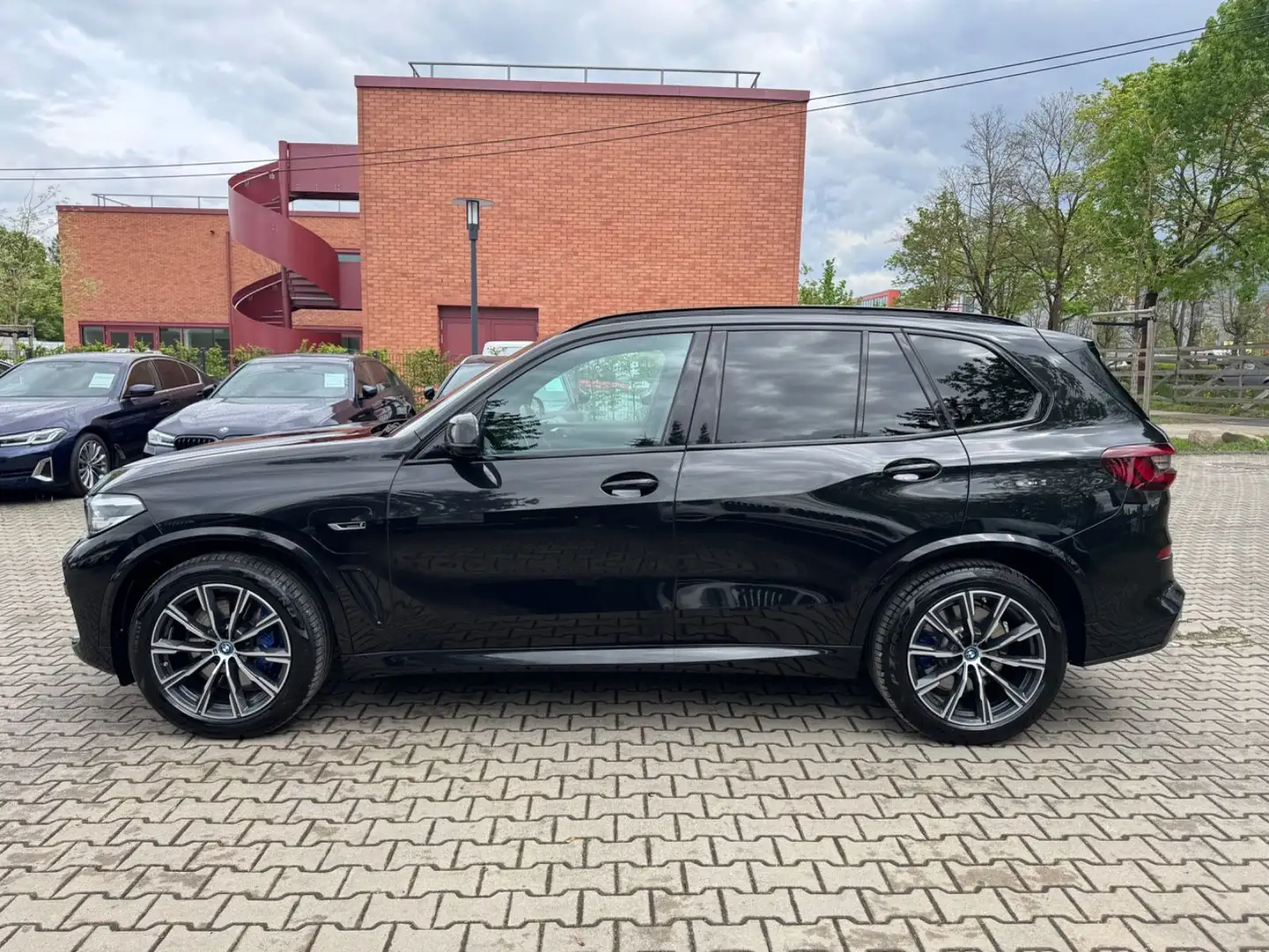 BMW X5 xDrive 45 e MSport*Panorama*Head Up*Kamera Schwarz - 2