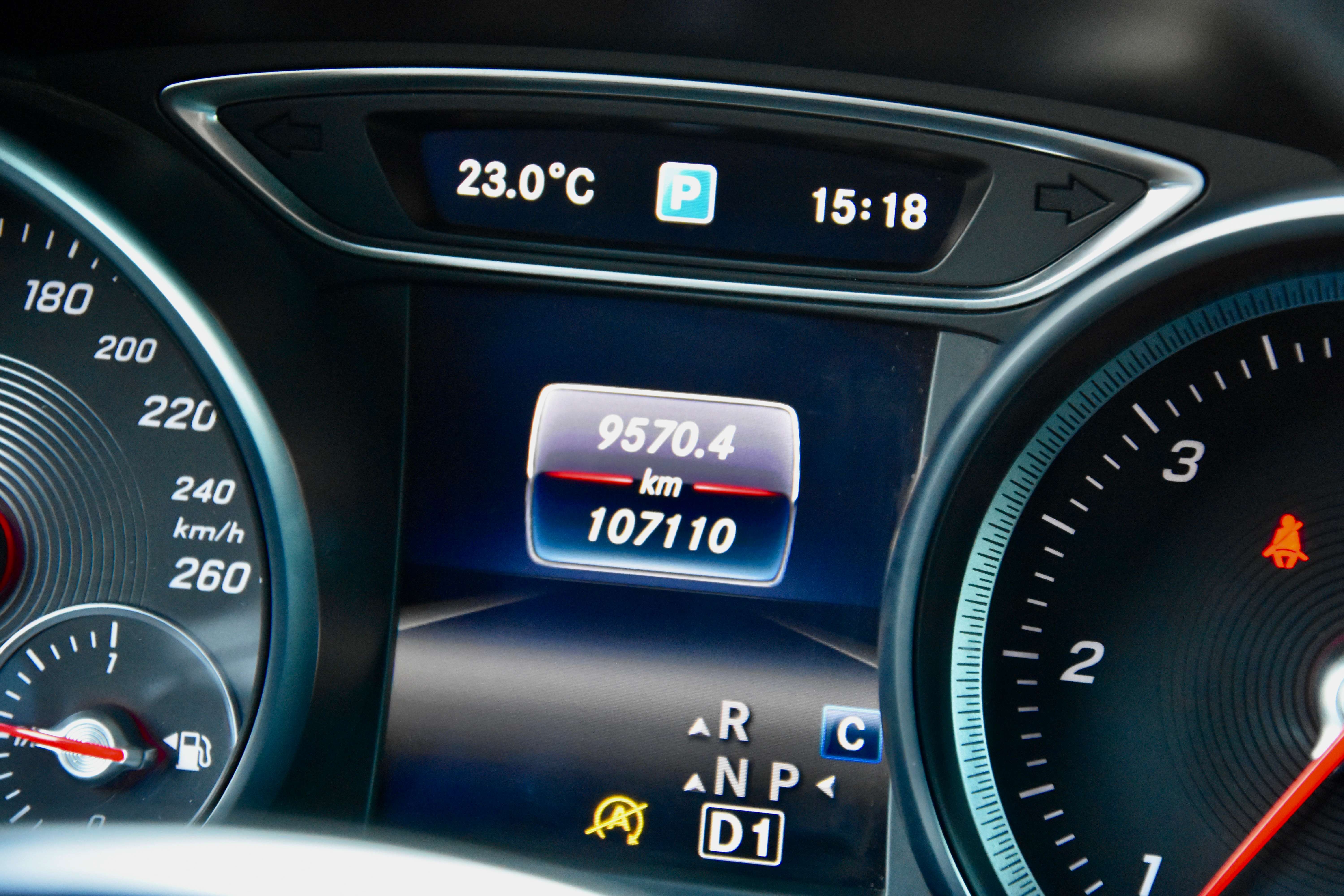 Mercedes-Benz Gla 200 D 2017 photo 2