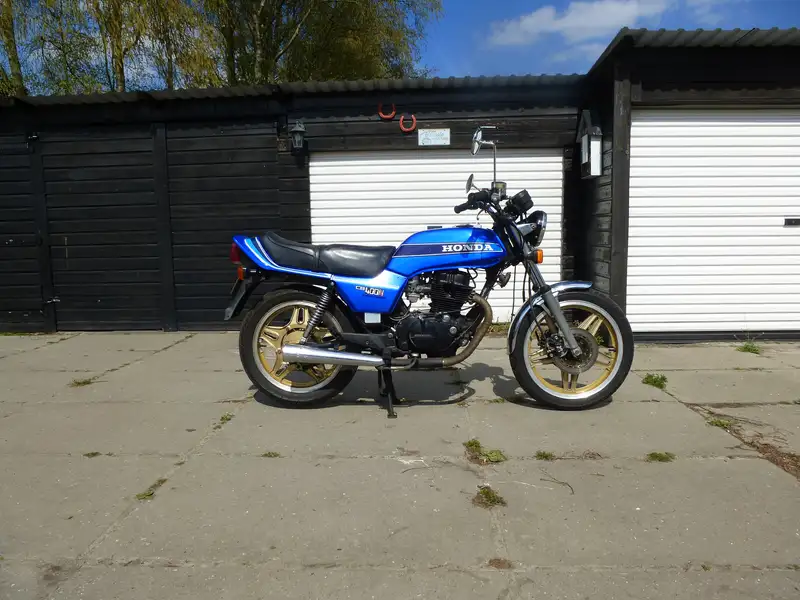Honda CB 400