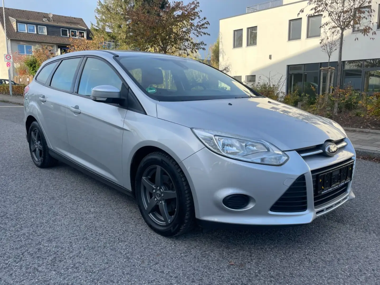 Ford Focus Turnier Trend Silber - 1