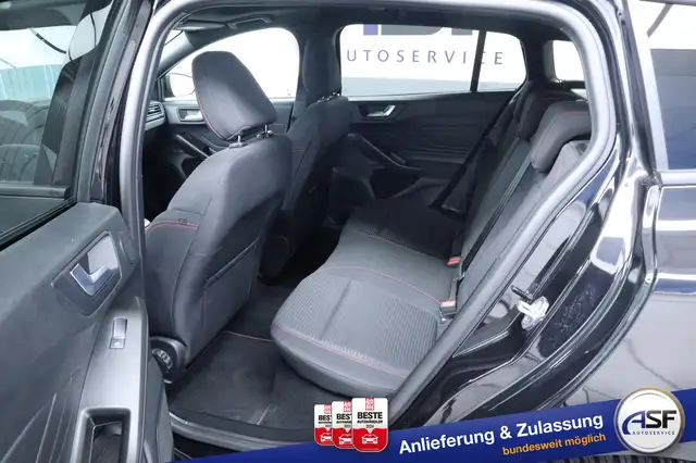 Ford Focus view 12