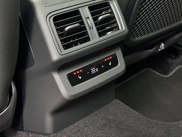 Audi Q5 view 10