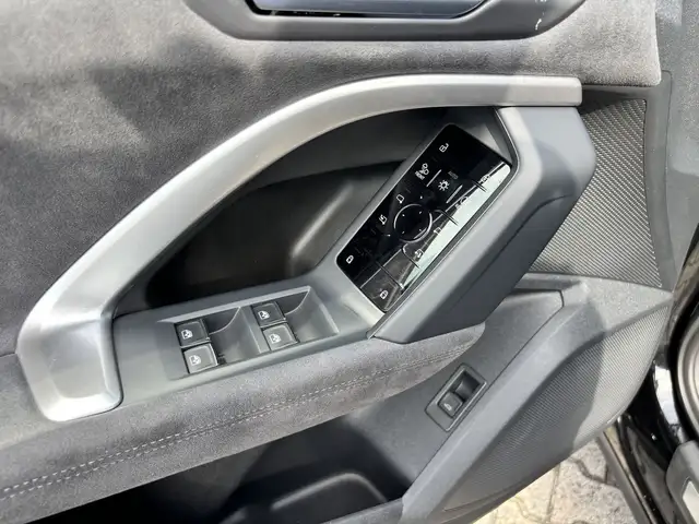 Audi Q5 view 12